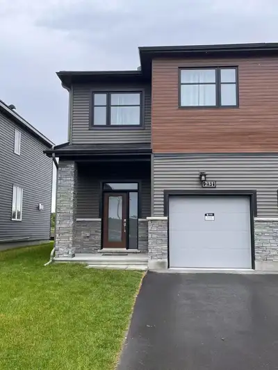 Kanata townhouse for rent 3 beds 4 baths Avail. Aug 1st