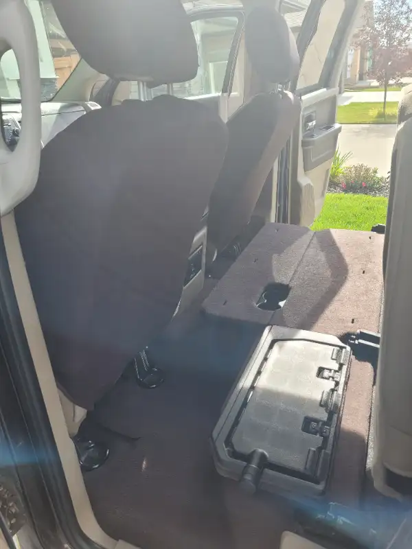 2011 Dodge Ram 1500 4x4 SLT Quad Cab MINT INTERIOR in Cars & Trucks in Calgary - Image 10