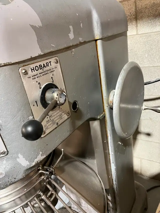 Hobart Dough Mixer, 3 PHASE.60 QT.  $5500 in Industrial Kitchen Supplies in City of Toronto - Image 3