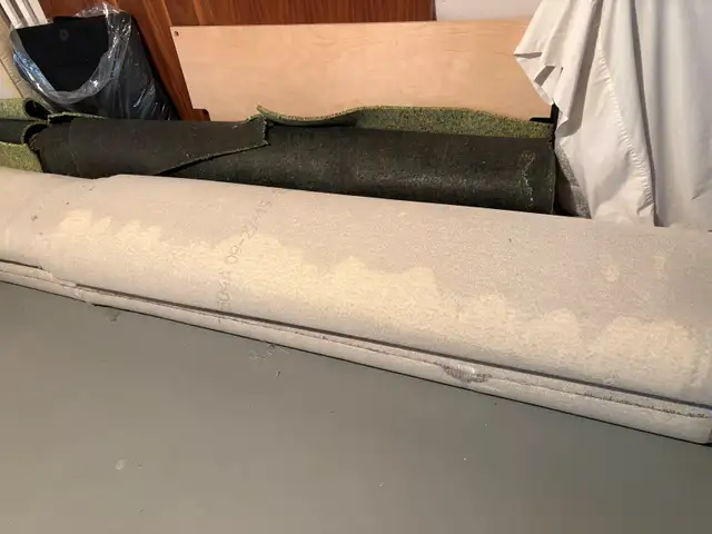 Grey Carpet Rolls and Underlay590084637973565442