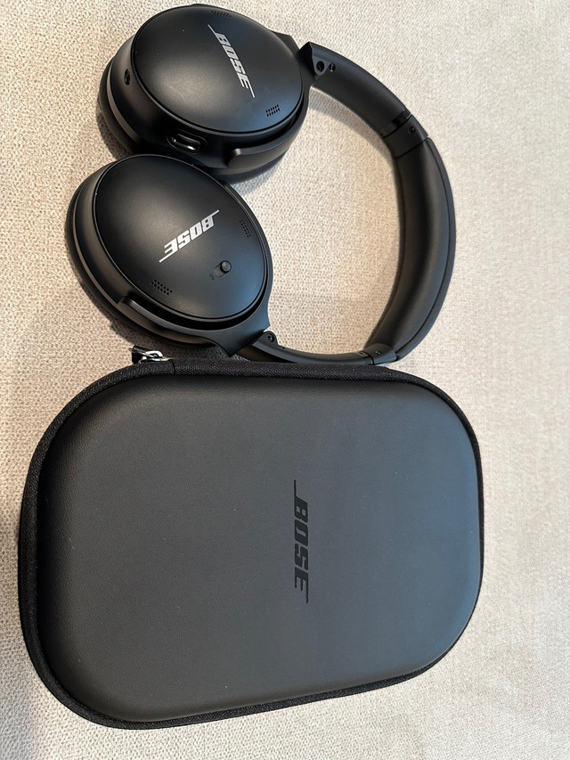 Bose QuietComfort 45 Headphones in Headphones in Dartmouth