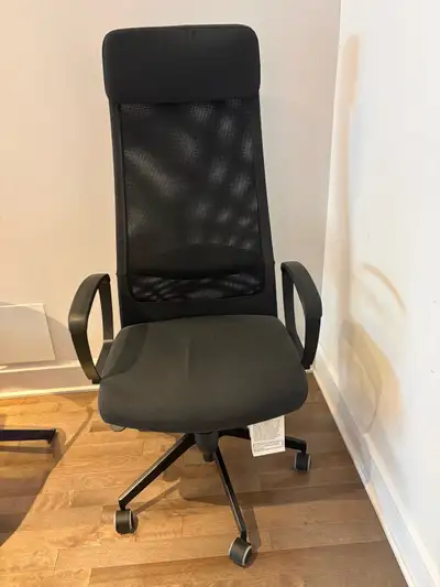 Chaise IKEA Markus en parfaite condition. Valeur de 250$ neuve.