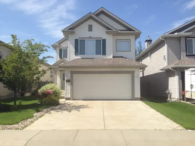 Beautiful 3 Bedroom House for Rent (South Edmonton - MacEwan)
