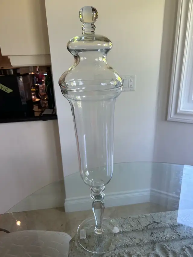 Glass Apothecary Jar with Lid in Home Décor & Accents in Markham / York Region - Image 2