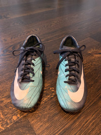 Mens Soccer Shoes size 9