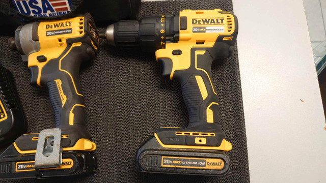 Dewalt 20V Drill Driver And Impact Kit With 2 Batteries, Charger in Power Tools in Hamilton - Image 2