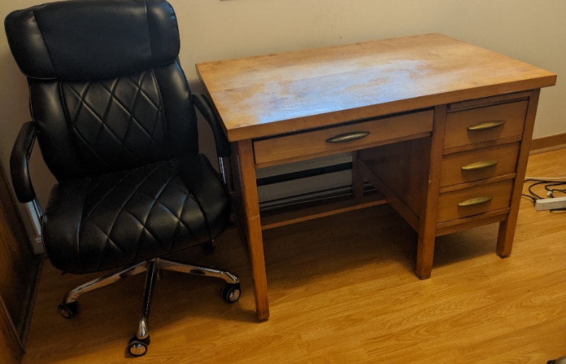 Older computer desk and chair Desks Cape Breton Kijiji