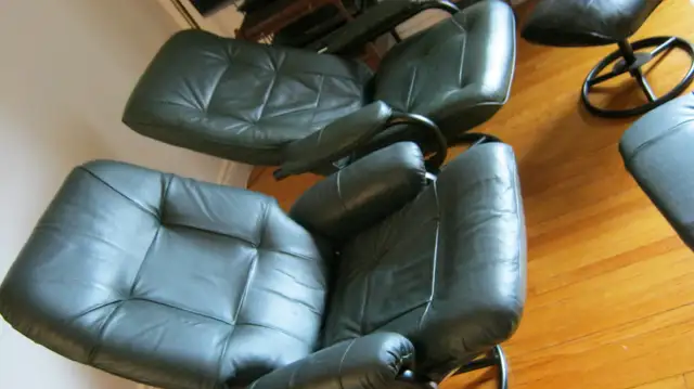 Two Leather Recliner-chairs with Ottoman. Dark green in Chairs & Recliners in Kingston - Image 7