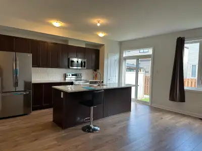 Townhouse 4 years old ,3 bedroom, 2 full and 2 halves bathroom, steps away from 10th line, offering...