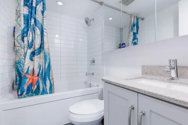5 Bed + Den Townhome - Rooftop Hot Tub, Pool, Gym - South Surrey in Long Term Rentals in Delta/Surrey/Langley - Image 12