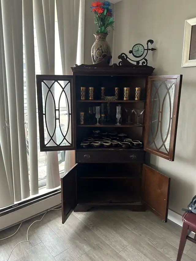 Selling a nice cabinet  in Hutches & Display Cabinets in London - Image 4