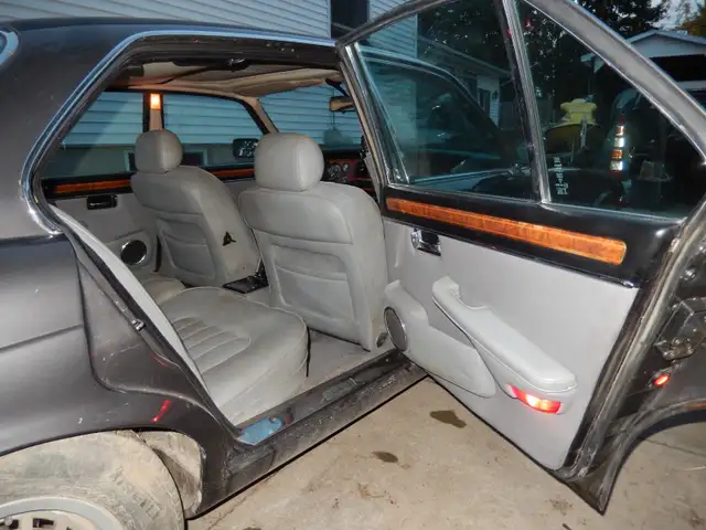 1986 Jaguar XJ12 Vanden Plas in Classic Cars in Oakville / Halton Region - Image 9