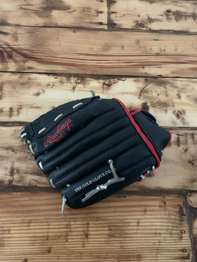 Rawling Baseball Glove in Baseball & Softball in Cambridge - Image 2