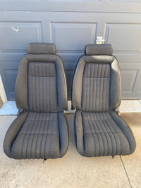 1993 Ford Mustang GT black seats - no lean (front only)