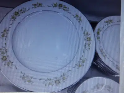Towne House Fine China Dinnerware Regal Pattern 3090 CA$50 OBO, View more