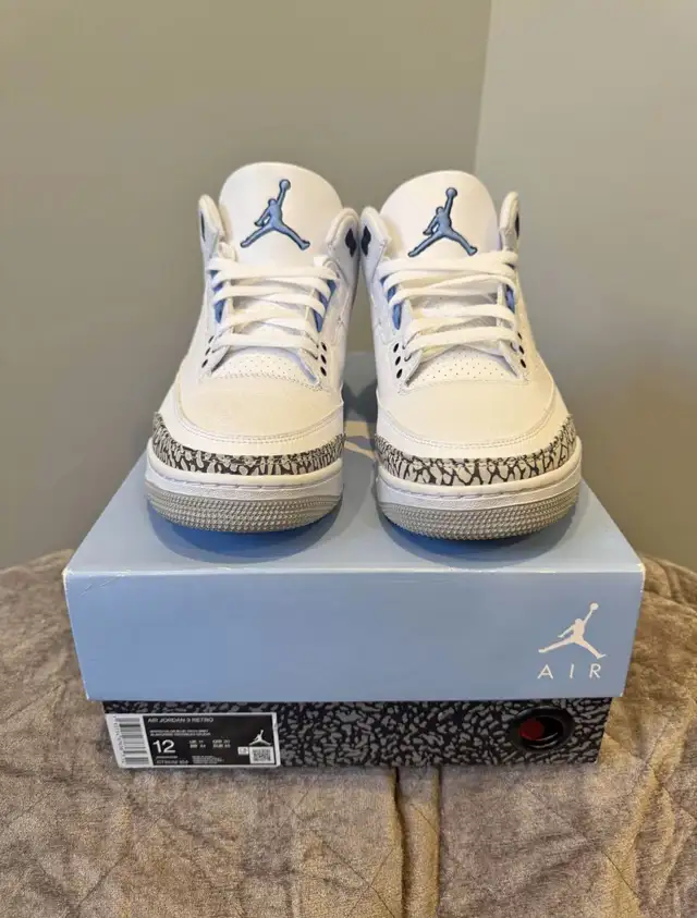 Jordan 3 Retro UNC in Men's Shoes in City of Toronto - Image 4