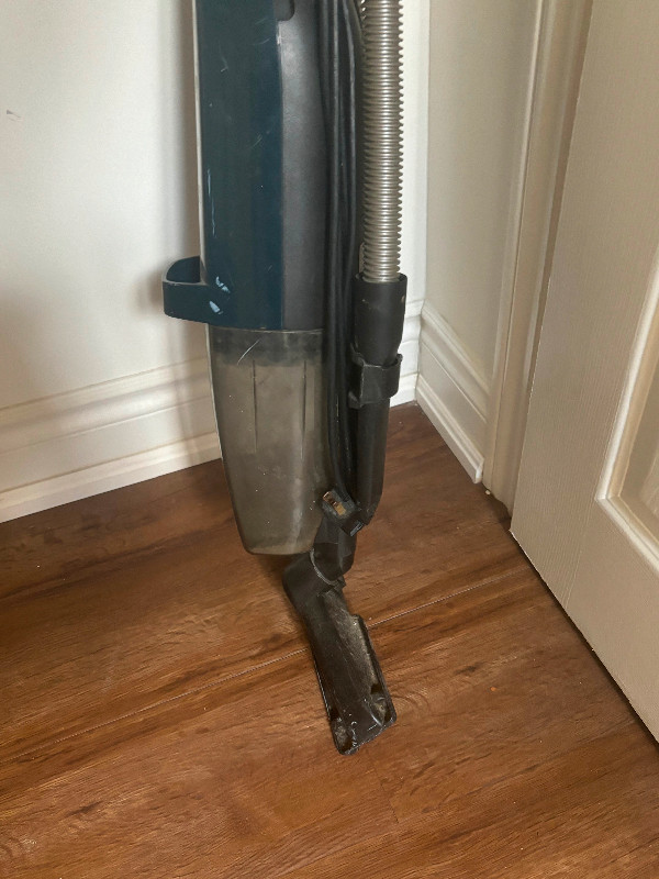 Small Hoover Vacuum in Vacuums in Markham / York Region - Image 3