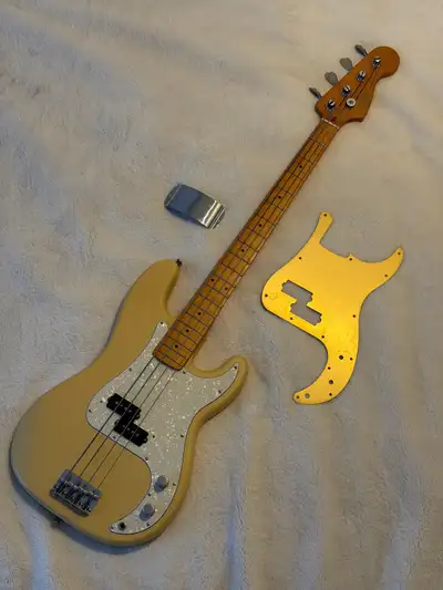 Limited edition Squier that’s got everything you want in a P bass. The metal parts are factory aged...