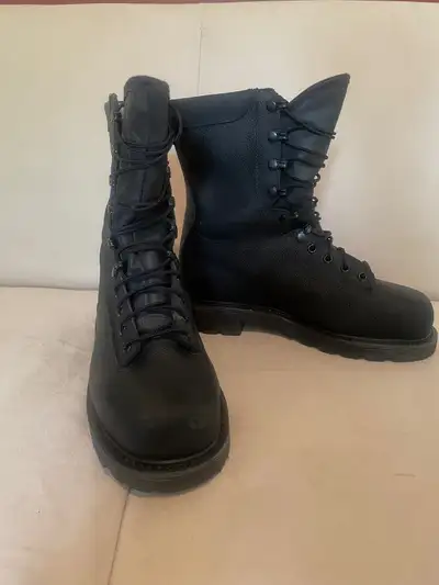 Bottes à cap / Toe cap boots, View more