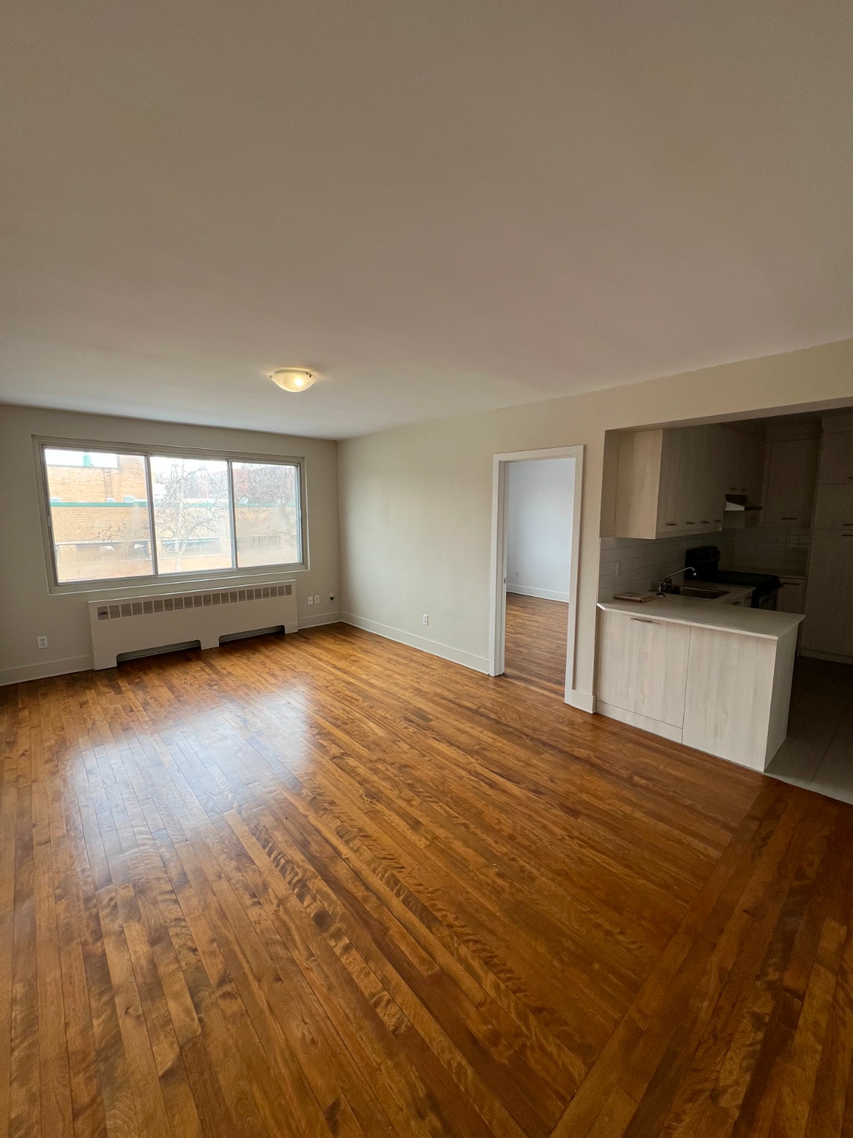 5½ Apartments Available (All Included) - A louer • For Rent — photo 1