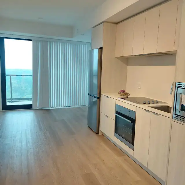 condo unit in apartment building in Mississauga  in Room Rentals & Roommates in Mississauga / Peel Region - Image 2