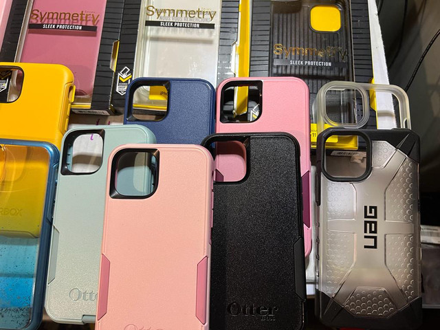 iPhone 11 Pro Otterbox original Apple Kate spade  in General Electronics in City of Toronto - Image 4