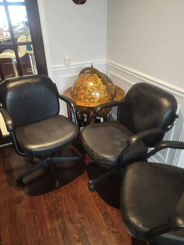 3 Office Chair leather professional  in Chairs & Recliners in Markham / York Region - Image 2