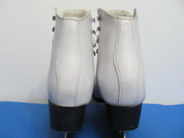 ESPRIT New Women's Skates Size-10.5 (Inner Length 26.5cm/ 10.4'' in Skates & Blades in Muskoka - Image 9