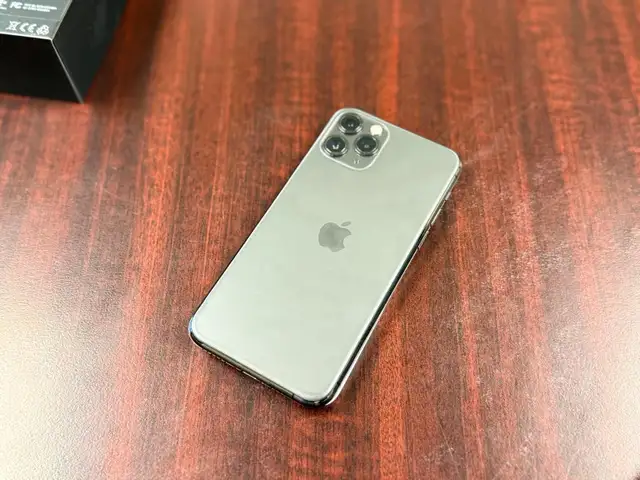 iPhone 11 Pro *Mint condition*548862434738841601
