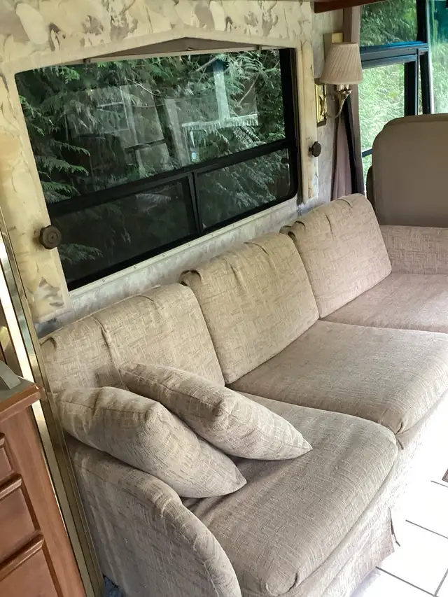 1994  Winnebago Diesel Pusher in RVs & Motorhomes in Mission - Image 5