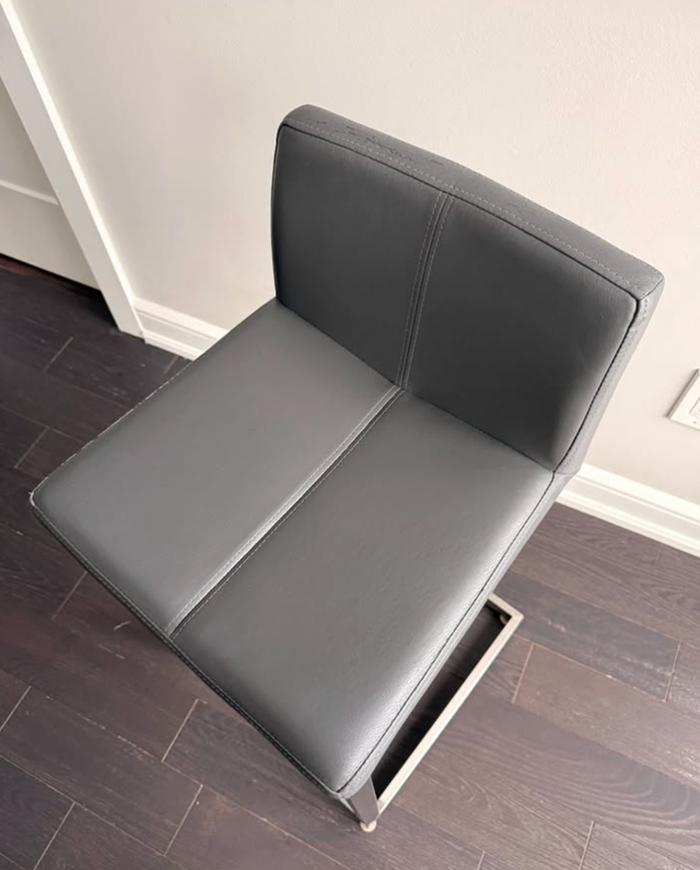 8 Bar Stools - 24" Counter Height in Chairs & Recliners in Markham / York Region - Image 4