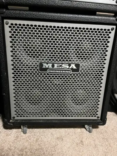 Mesa Boogie 4x10 bass cab 8 ohm, 600 watt. Solid build, Big full sound that fills the room not vibra...