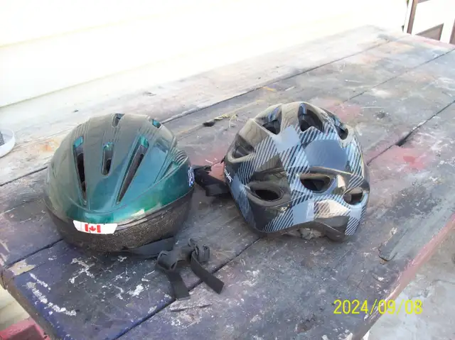 Bicycle Helmets in Clothing, Shoes & Accessories in Edmonton - Image 3