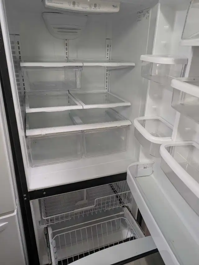 frigo Whirlpool stanless  in Refrigerators in City of Montréal - Image 7
