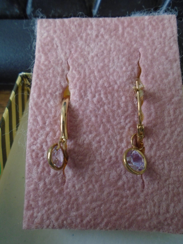 NEW Pink Hanging Earrings $25. in Jewellery & Watches in Thunder Bay - Image 3