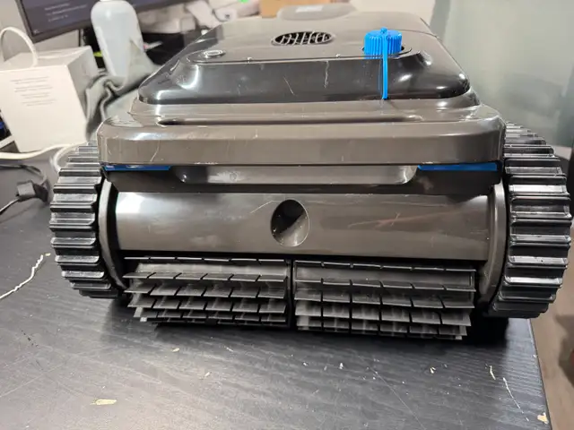 Y50S Cordless Robotic Pool Cleaner in Hot Tubs & Pools in City of Toronto - Image 6