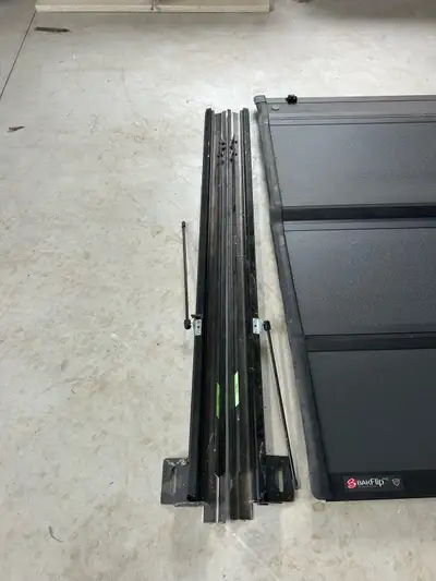 Selling a new Bakflip tonneau cover, designed for Jeep trucks. This folding cover is in new conditio...