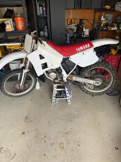 1989 yz 125 Runs good, needs a good tune up New tank, new plastics and new seat cover Also have the...