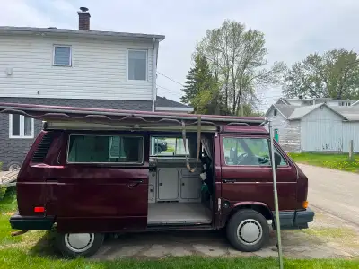 This 1990 Volkswagen Westfalia is a classic, well-maintained camper van in good condition, perfect f...