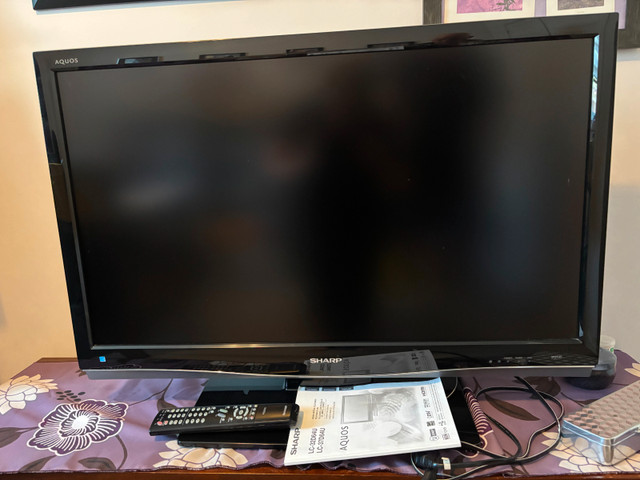 TÉLÉVISEUR ACL AQUOS DE SHARP (MODÈLE LC-37D64U) dans Téléviseurs  à Ville de Montréal