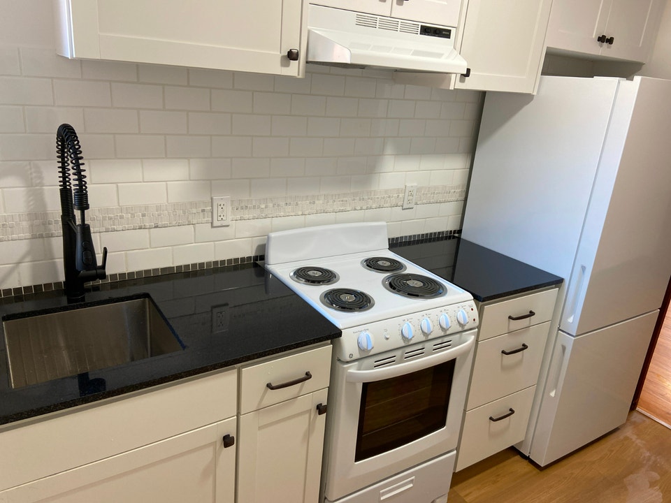 Bloor West Village (1Bdrm + Den) - $ 1,950.00 5