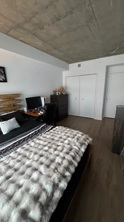 Un grand condo lumineux à louer sur la rue de la gare de mascouche ,proche d’un centre commercial et...