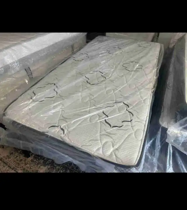 matelas avaliabe in Beds & Mattresses in City of Montréal - Image 2