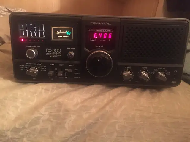 Realistic DX 300 Shortwave radio in General Electronics in Oshawa / Durham Region - Image 2
