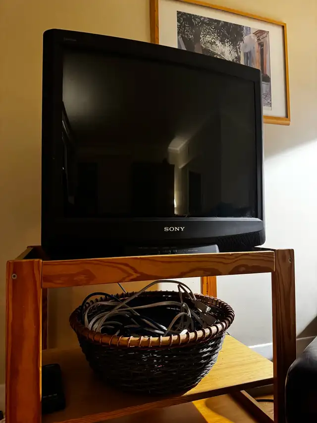 Sony KV-27S22 - retro gaming tv  in TVs in Ottawa - Image 2