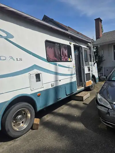 Selling a 2001 Coachmen Mirada 30ft Class A motorhome. Runs and drives, with solid potential for som...