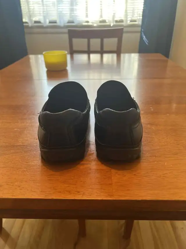 MEN'S BLACK LEATHER SHOES - SIZE 9 in Men's Shoes in Ottawa - Image 4