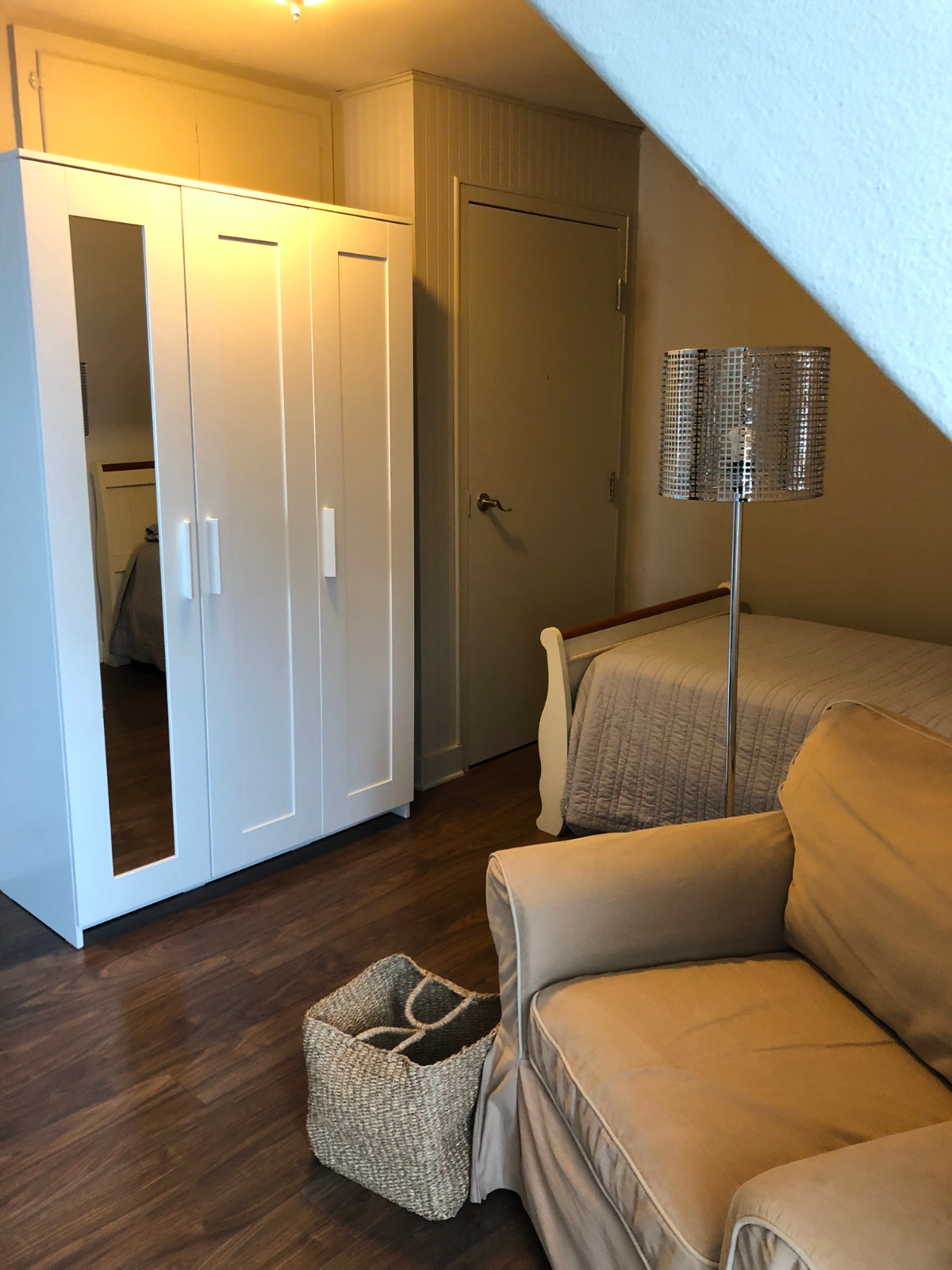 2 1/2 propre, meublé, chauffé, eau chaude + wifi inclus — photo 1