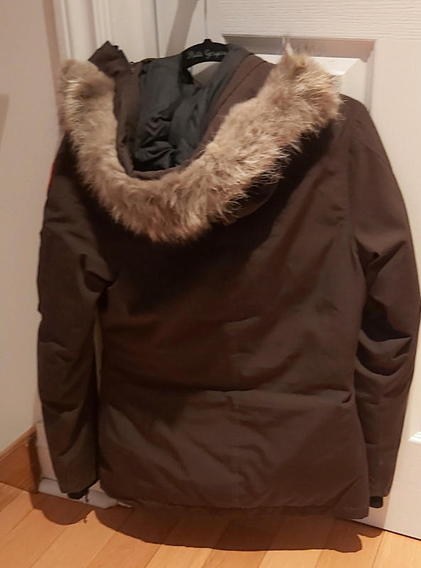 Canada Goose womens winter jacket, size XS in Women's - Tops & Outerwear in City of Toronto - Image 2