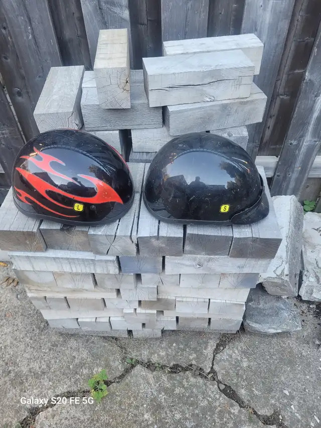 HELMETS LARGE AND SMALL in Motorcycle Parts & Accessories in Hamilton - Image 2